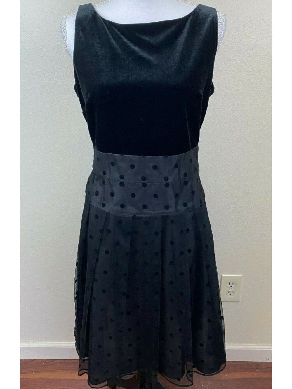 JonesWear Dress Pleated  Black Polka Dot Skirt Velvet Bodice Sleeveless Tie 10